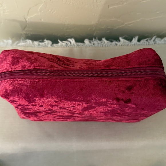Beautiful cranberry red crushed velvet bag with hair, skin and make-up products - Picture 6 of 7